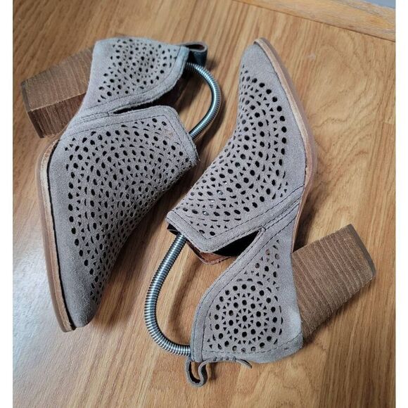 Jeffery C Western Rosalee Suede Bootie 7 - Picture 4 of 8